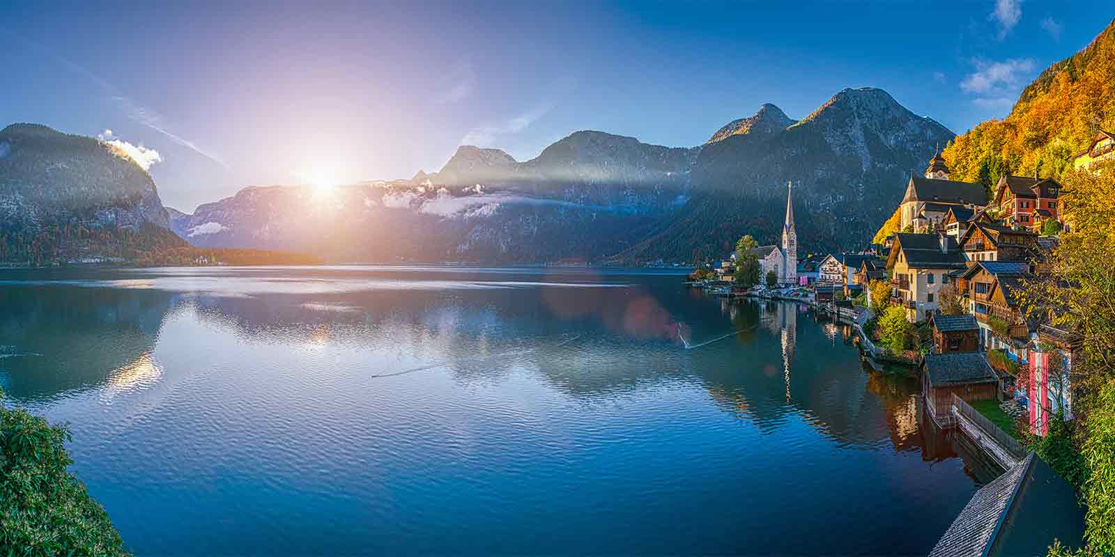 Picturesque Hallstatt village in Salzkammergut