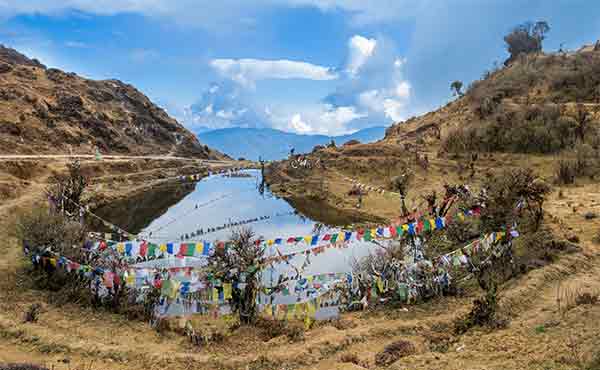 Prayer flags and mountain scenery at Kala Pokhri in Singalila National Park, India